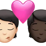 🧑🏻‍❤️‍💋‍🧑🏿 Berciuman Warna Kulit Cerah dengan Warna Kulit Gelap Apple