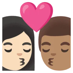 👩🏻‍❤️‍💋‍👨🏽 Berciuman Wanita dengan Pria Warna Kulit Cerah dengan Warna Kulit Sedang Google