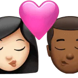 👩🏻‍❤️‍💋‍👨🏾 Berciuman Wanita dengan Pria Warna Kulit Cerah dengan Warna Kulit Gelap Sedang Apple