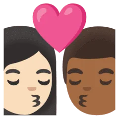 👩🏻‍❤️‍💋‍👨🏾 Berciuman Wanita dengan Pria Warna Kulit Cerah dengan Warna Kulit Gelap Sedang Google