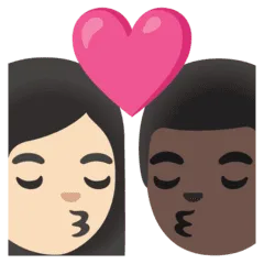👩🏻‍❤️‍💋‍👨🏿 Berciuman Wanita dengan Pria Warna Kulit Cerah dengan Warna Kulit Gelap Google