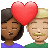 👩🏾‍❤️‍💋‍👨🏼 Berciuman Wanita dengan Pria Warna Kulit Gelap Sedang dengan Warna Kulit Cerah Sedang WhatsApp