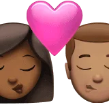 👩🏾‍❤️‍💋‍👨🏽 Berciuman Wanita dengan Pria Warna Kulit Gelap Sedang dengan Warna Kulit Sedang Apple