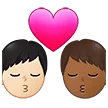 👨🏻‍❤️‍💋‍👨🏾 Berciuman Pria dengan Pria Warna Kulit Cerah dengan Warna Kulit Gelap Sedang Samsung