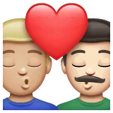 👨🏼‍❤️‍💋‍👨🏻 Berciuman Pria dengan Pria Warna Kulit Cerah Sedang dengan Warna Kulit Cerah WhatsApp