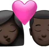 👩🏿‍❤️‍💋‍👨🏿 Berciuman Wanita dengan Pria Warna Kulit Gelap Apple