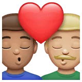 👨🏽‍❤️‍💋‍👨🏼 Berciuman Pria dengan Pria Warna Kulit Sedang dengan Warna Kulit Cerah Sedang WhatsApp
