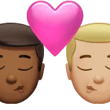 👨🏾‍❤️‍💋‍👨🏼 Berciuman Pria dengan Pria Warna Kulit Gelap Sedang dengan Warna Kulit Cerah Sedang Apple