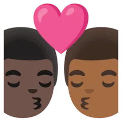 👨🏿‍❤️‍💋‍👨🏾 Berciuman Pria dengan Pria Warna Kulit Gelap dengan Warna Kulit Gelap Sedang Google
