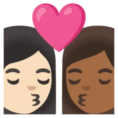 👩🏻‍❤️‍💋‍👩🏾 Berciuman Wanita dengan Wanita Warna Kulit Cerah dengan Warna Kulit Gelap Sedang Google