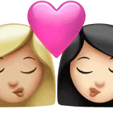 👩🏼‍❤️‍💋‍👩🏻 Berciuman Wanita dengan Wanita Warna Kulit Cerah Sedang dengan Warna Kulit Cerah Apple