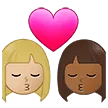 👩🏼‍❤️‍💋‍👩🏾 Berciuman Wanita dengan Wanita Warna Kulit Cerah Sedang dengan Warna Kulit Gelap Sedang Samsung