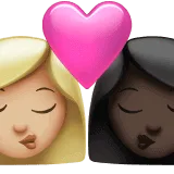👩🏼‍❤️‍💋‍👩🏿 Berciuman Wanita dengan Wanita Warna Kulit Cerah Sedang dengan Warna Kulit Gelap Apple