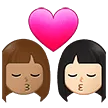 👩🏽‍❤️‍💋‍👩🏻 Berciuman Wanita dengan Wanita Warna Kulit Sedang dengan Warna Kulit Cerah Samsung