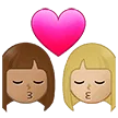 👩🏽‍❤️‍💋‍👩🏼 Berciuman Wanita dengan Wanita Warna Kulit Sedang dengan Warna Kulit Cerah Sedang Samsung