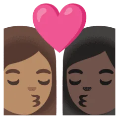 👩🏽‍❤️‍💋‍👩🏿 Berciuman Wanita dengan Wanita Warna Kulit Sedang dengan Warna Kulit Gelap Google