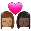 👩🏽‍❤️‍💋‍👩🏿 Berciuman Wanita dengan Wanita Warna Kulit Sedang dengan Warna Kulit Gelap Samsung