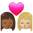👩🏾‍❤️‍💋‍👩🏼 Berciuman Wanita dengan Wanita Warna Kulit Gelap Sedang dengan Warna Kulit Cerah Sedang Samsung