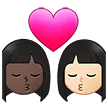 👩🏿‍❤️‍💋‍👩🏻 Berciuman Wanita dengan Wanita Warna Kulit Gelap dengan Warna Kulit Cerah Samsung