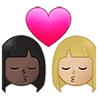 👩🏿‍❤️‍💋‍👩🏼 Berciuman Wanita dengan Wanita Warna Kulit Gelap dengan Warna Kulit Cerah Sedang Samsung