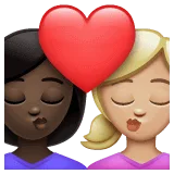 👩🏿‍❤️‍💋‍👩🏼 Berciuman Wanita dengan Wanita Warna Kulit Gelap dengan Warna Kulit Cerah Sedang WhatsApp