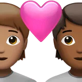 🧑🏽‍❤️‍🧑🏾 Pasangan dengan Hati Warna Kulit Sedang dengan Warna Kulit Gelap Sedang Apple