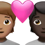 🧑🏽‍❤️‍🧑🏿 Pasangan dengan Hati Warna Kulit Sedang dengan Warna Kulit Gelap Apple