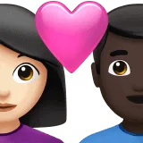👩🏻‍❤️‍👨🏿 Pasangan dengan Hati Wanita dengan Pria Warna Kulit Cerah dengan Warna Kulit Gelap Apple