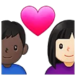 👩🏻‍❤️‍👨🏿 Pasangan dengan Hati Wanita dengan Pria Warna Kulit Cerah dengan Warna Kulit Gelap Samsung