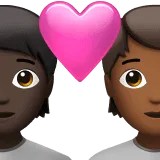 🧑🏿‍❤️‍🧑🏾 Pasangan dengan Hati Warna Kulit Gelap dengan Warna Kulit Gelap Sedang Apple