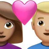 👩🏽‍❤️‍👨🏼 Pasangan dengan Hati Wanita dengan Pria Warna Kulit Sedang dengan Warna Kulit Cerah Sedang Apple