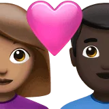 👩🏽‍❤️‍👨🏿 Pasangan dengan Hati Wanita dengan Pria Warna Kulit Sedang dengan Warna Kulit Gelap Apple