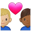 👨🏼‍❤️‍👨🏾 Pasangan dengan Hati Pria dengan Pria Warna Kulit Cerah Sedang dengan Warna Kulit Gelap Sedang Samsung
