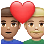 👨🏽‍❤️‍👨🏼 Pasangan dengan Hati Pria dengan Pria Warna Kulit Sedang dengan Warna Kulit Cerah Sedang WhatsApp