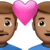 👨🏽‍❤️‍👨🏽 Pasangan dengan Hati Pria dengan Pria Warna Kulit Sedang Apple