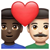 👨🏿‍❤️‍👨🏻 Pasangan dengan Hati Pria dengan Pria Warna Kulit Gelap dengan Warna Kulit Cerah WhatsApp