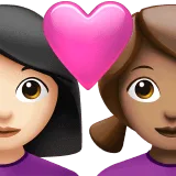 👩🏻‍❤️‍👩🏽 Pasangan dengan Hati Wanita dengan Wanita Warna Kulit Cerah dengan Warna Kulit Sedang Apple