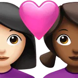👩🏻‍❤️‍👩🏾 Pasangan dengan Hati Wanita dengan Wanita Warna Kulit Cerah dengan Warna Kulit Gelap Sedang Apple