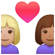 👩🏼‍❤️‍👩🏽 Pasangan dengan Hati Wanita dengan Wanita Warna Kulit Cerah Sedang dengan Warna Kulit Sedang Samsung