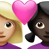 👩🏼‍❤️‍👩🏿 Pasangan dengan Hati Wanita dengan Wanita Warna Kulit Cerah Sedang dengan Warna Kulit Gelap Apple