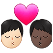👨🏻‍❤️‍💋‍👨🏿 Berciuman Pria dengan Pria Warna Kulit Cerah dengan Warna Kulit Gelap Samsung