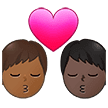 👨🏾‍❤️‍💋‍👨🏿 Berciuman Pria dengan Pria Warna Kulit Gelap Sedang dengan Warna Kulit Gelap Samsung