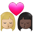 ‍❤️‍‍ Berciuman Wanita dengan Wanita Warna Kulit Cerah Sedang dengan Warna Kulit Gelap Samsung