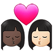 👩🏿‍❤️‍💋‍👩🏻 Berciuman Wanita dengan Wanita Warna Kulit Gelap dengan Warna Kulit Cerah Samsung