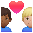 👨🏾‍❤️‍👨🏼 Pasangan dengan Hati Pria dengan Pria Warna kulit Gelap Sedang dengan Warna kulit Cerah Sedang Samsung