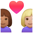 👩🏽‍❤️‍👩🏼 Pasangan dengan Hati Wanita dengan Wanita Warna Kulit Sedang dengan Warna Kulit Cerah Sedang Samsung